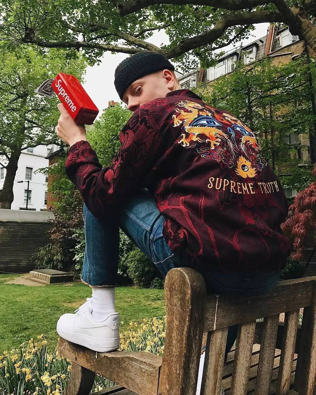 十大外围足球平台app:Angelababy演绎狂野女郎 深V黑丝撩人(图4) 十大外围足球平台app