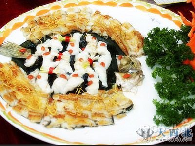 十大外围足球平台app：前经纪公司老板娘曝李彩桦曾“陪睡” 母亲否认“被潜”