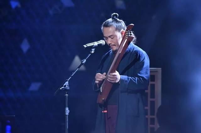 “十大外围足球平台app”张柏芝带两子内地开工 Lucas新发型超酷(图3) 十大外围足球平台app